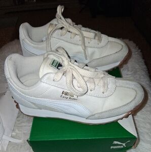 Puma Kids Easy Rider Vintage PS  White Sneakers Size 1 Classic Minimalist Design